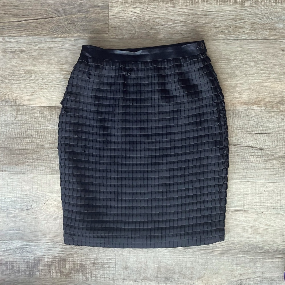 Rare vintage black Escada textured pleated mini pencil skirt XS 34 new condition
